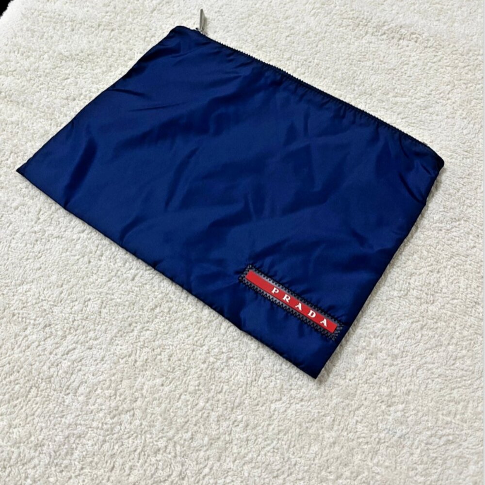 PRADA TRAVEL POUCH  ** EXCELLENT **  (RETAIL $325)